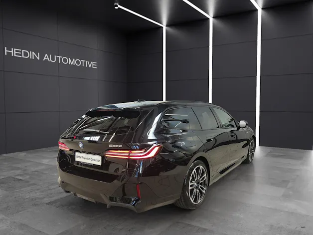 BMW 530e xDrive Touring Attraktiven Leasingzinssatz ab 0.9 % bei Abschluss einer BMW Fahrzeugversicherung.