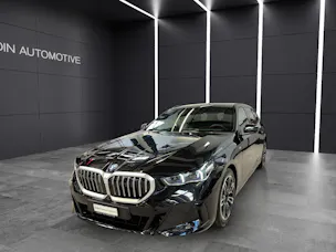 BMW 530e xDrive Touring Attraktiven Leasingzinssatz ab 0.9 % bei Abschluss einer BMW Fahrzeugversicherung.