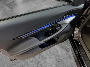 BMW 530e xDrive Touring Attraktiven Leasingzinssatz ab 0.9 % bei Abschluss einer BMW Fahrzeugversicherung.