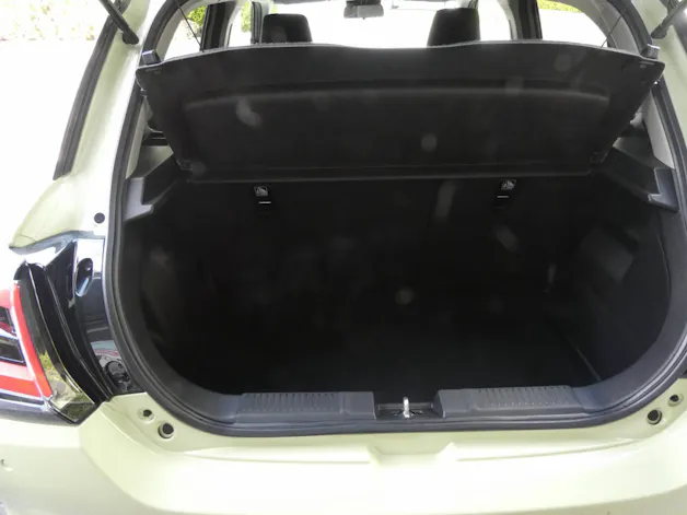 Suzuki Swift 1.2 Sakura Top Hybrid