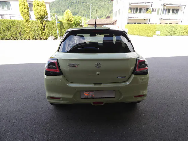 Suzuki Swift 1.2 Sakura Top Hybrid