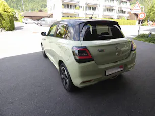 Suzuki Swift 1.2 Sakura Top Hybrid