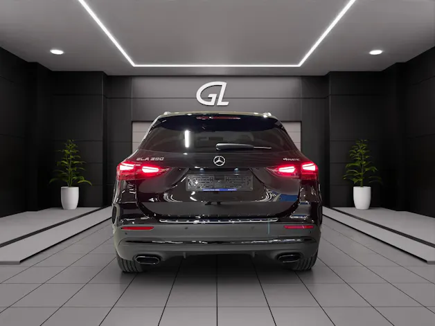 Mercedes-Benz GLA 250 4Matic 8G-DCT Swiss Star