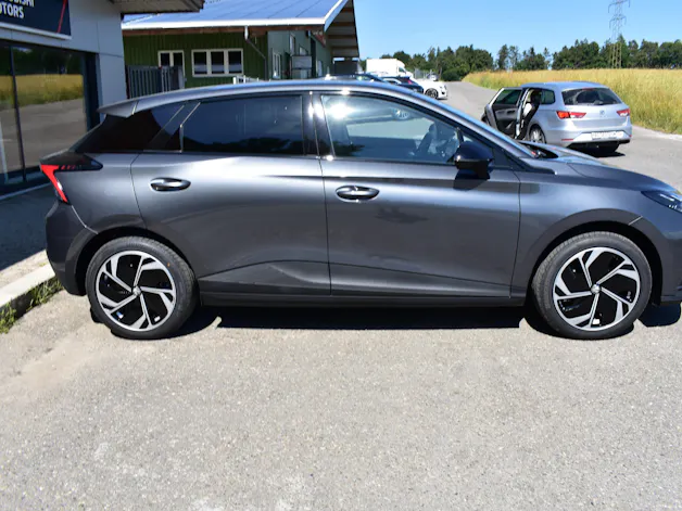 MG 4 EV 64kWh Premium