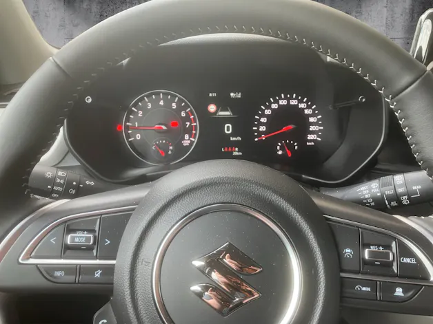 Suzuki Swift 1.2 Sakura Top Hybrid 4x4