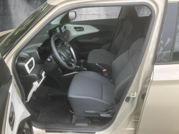 Suzuki Swift 1.2 Sakura Top Hybrid 4x4