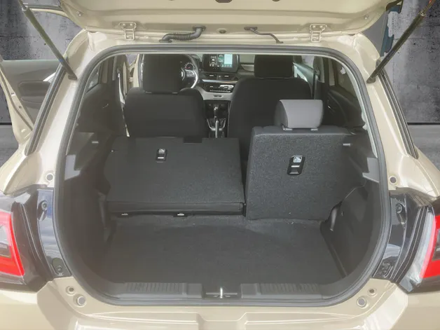 Suzuki Swift 1.2 Sakura Top Hybrid 4x4