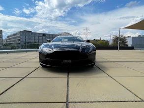 https://vehicle.imgix.net/4308143/04da7500-c9f0-4758-afa7-40c140c8f6a1.jpg