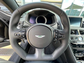 https://vehicle.imgix.net/4308143/528f1963-2d97-429a-aa6d-efdb5d42aa58.jpg