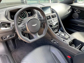 https://vehicle.imgix.net/4308143/7025cb2d-1b16-4103-a93a-d2c3181e7ed8.jpg