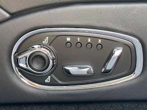 https://vehicle.imgix.net/4308143/84e0a10c-fda2-480c-94cc-85a7252b4277.jpg