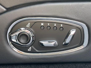 image du véhicule ASTON MARTIN DB11 Coupé 5.2 V12 Bi-Turbo AMR
