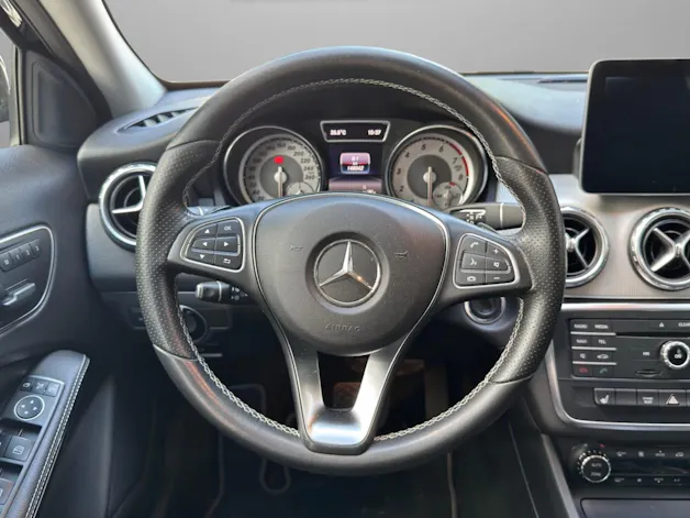 Mercedes-Benz GLA 200 Night Star 7G-DCT