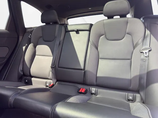 Volvo XC60 B5 Benzin Mild Hybrid AWD R-Design Geartronic