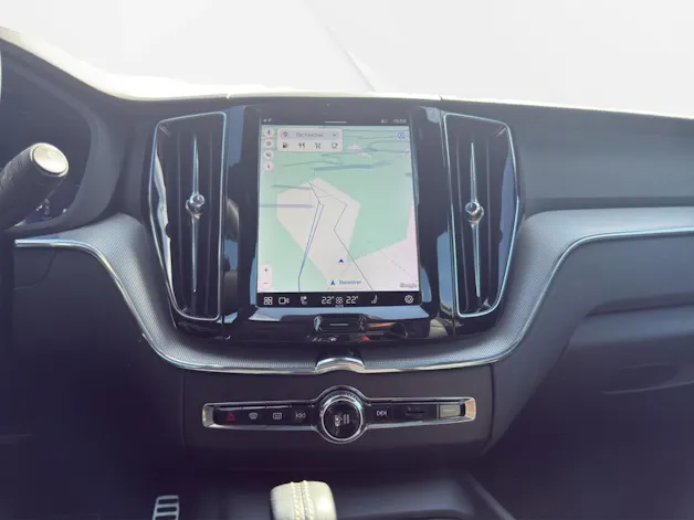 Volvo XC60 B5 Benzin Mild Hybrid AWD R-Design Geartronic