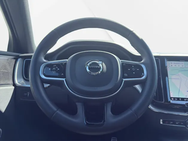 Volvo XC60 B5 Benzin Mild Hybrid AWD R-Design Geartronic