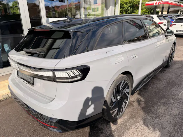 VW ID.7 TOURER GTX 340 PS 4MOTION *** NEUWAGEN MIT TOPAUSSTATTUNG ***