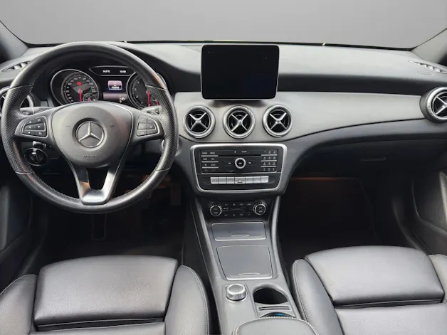 Mercedes-Benz CLA 200 Night Star 7G-DCT