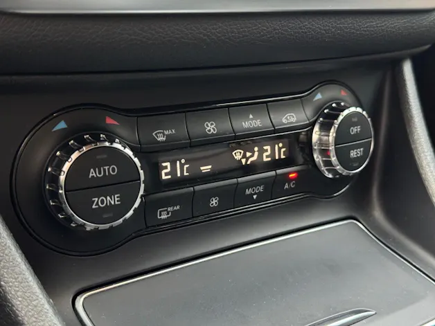 Mercedes-Benz CLA 200 Night Star 7G-DCT