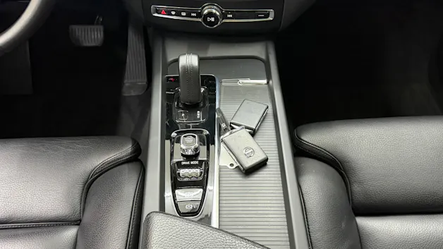 Volvo XC60 T8 eAWD Momentum Geartronic