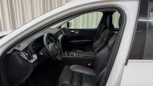 Volvo XC60 T8 eAWD Momentum Geartronic