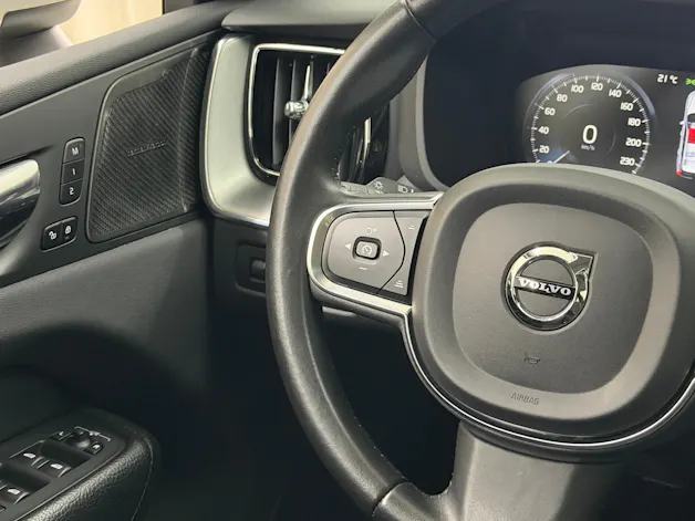 Volvo XC60 T8 eAWD Momentum Geartronic