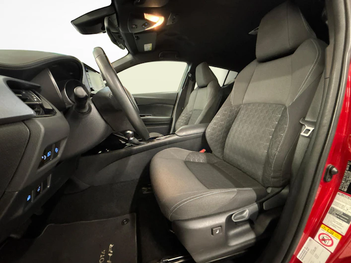 image du véhicule TOYOTA C-HR