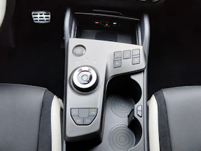 https://vehicle.imgix.net/4308754/0a9acac0-7083-447d-b3d8-efb1110539a0.jpg