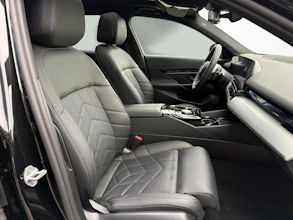 https://vehicle.imgix.net/4308861/60acd720-c2a4-47ea-b02d-65e824f251cb.jpg