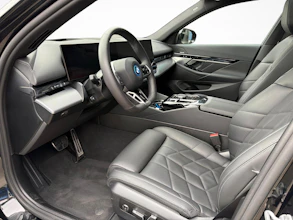 https://vehicle.imgix.net/4308861/d8ffda53-7324-4404-8250-de7923cd0f02.jpg