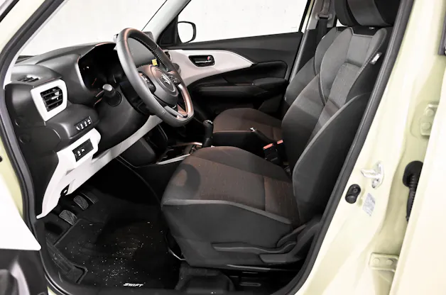 Suzuki Swift 1.2 Sakura Top Hybrid 4x4