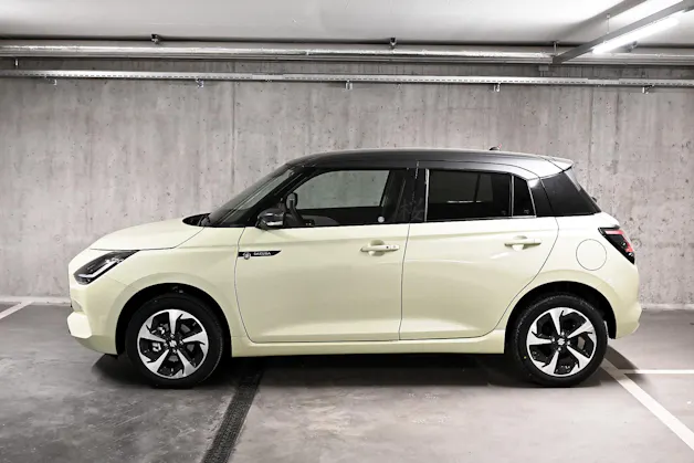 Suzuki Swift 1.2 Sakura Top Hybrid 4x4