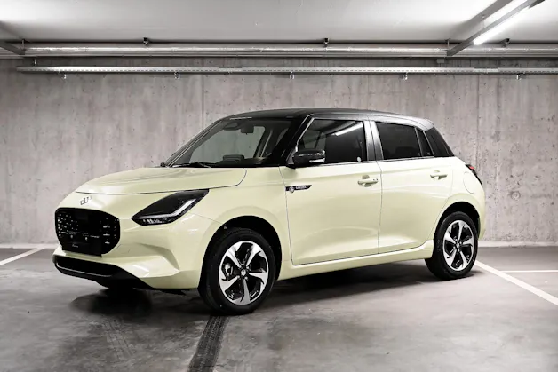 Suzuki Swift 1.2 Sakura Top Hybrid 4x4