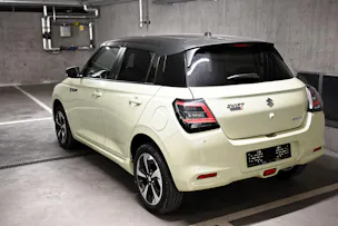 Suzuki Swift 1.2 Sakura Top Hybrid 4x4