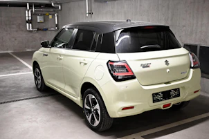 Fahrzeugbild SUZUKI Swift 1.2 Sakura Top Hybrid 4x4