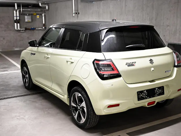 Suzuki Swift 1.2 Sakura Top Hybrid 4x4