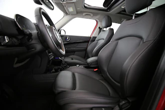 https://vehicle.imgix.net/4308972/4c65cf2b-4a01-4a83-ae86-6795228a2971.jpg