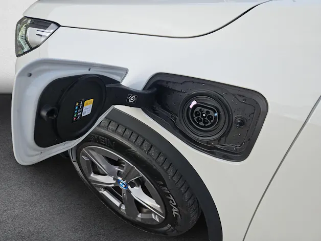 BMW X1 30e xDrive U11 (CH) AHK 1.8T