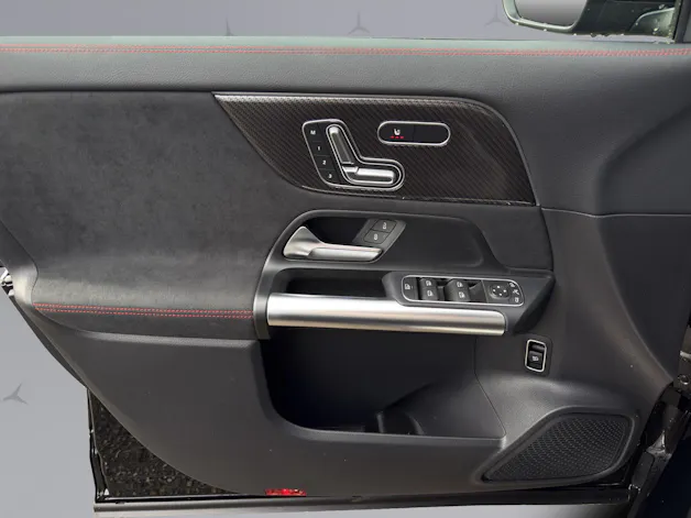 Mercedes-Benz GLA 250 Swiss Star AMG Line 4matic