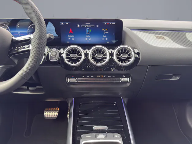 Mercedes-Benz GLA 250 Swiss Star AMG Line 4matic
