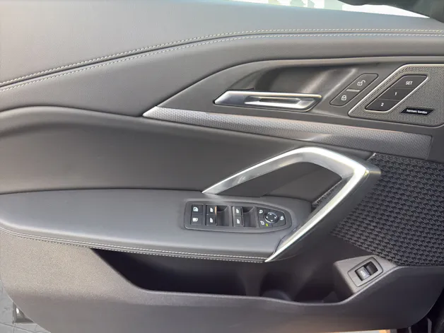 BMW X1 30e xDrive paddles