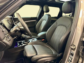 https://vehicle.imgix.net/4309364/4e4741d8-f1a8-449d-bbb9-53411271b0f4.jpg