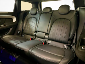 https://vehicle.imgix.net/4309364/eb003599-296a-4e7e-8f97-28f3a93bdf5d.jpg