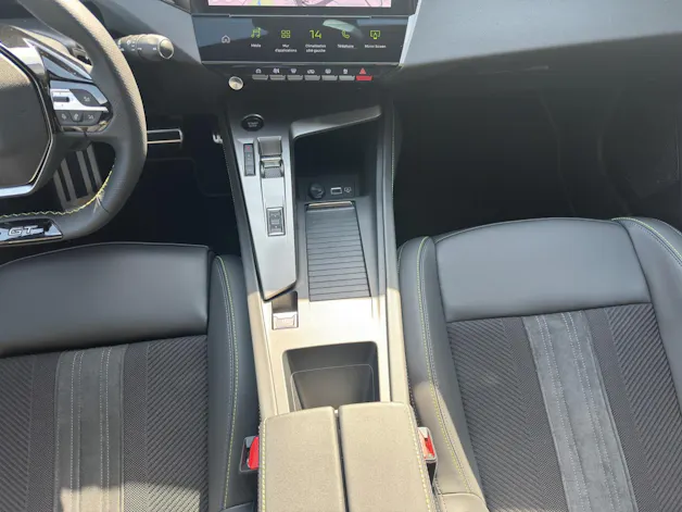 Peugeot 408 1.2 Hybrid 145 GT Exclusive