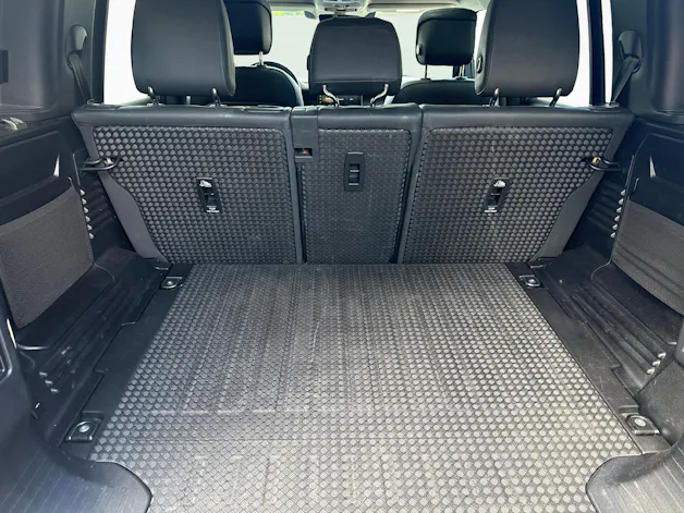 Land Rover Defender 110 3.0 D I6 300 X-Dynamic SE mit Standheizung