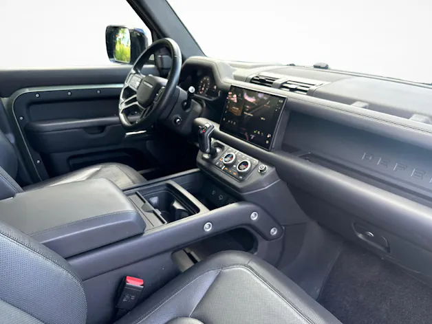 Land Rover Defender 110 3.0 D I6 300 X-Dynamic SE mit Standheizung