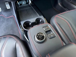 https://vehicle.imgix.net/4309463/c16d3a0a-7791-4f20-8cbf-359d00087896.jpg