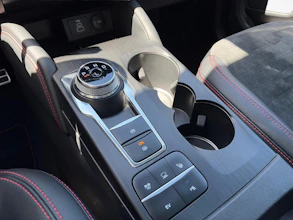 https://vehicle.imgix.net/4309540/5082402c-238a-4783-aeca-eafc20aae2b7.jpg