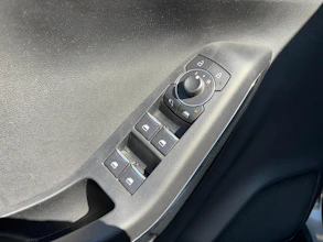 https://vehicle.imgix.net/4309553/5e186b4f-35fc-4f0d-85ba-c552e57d156f.jpg
