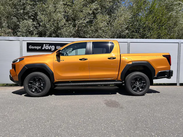 Toyota Hilux Double Cab.-Pick-up 2.8 D-4D MHEV 204 Invincible